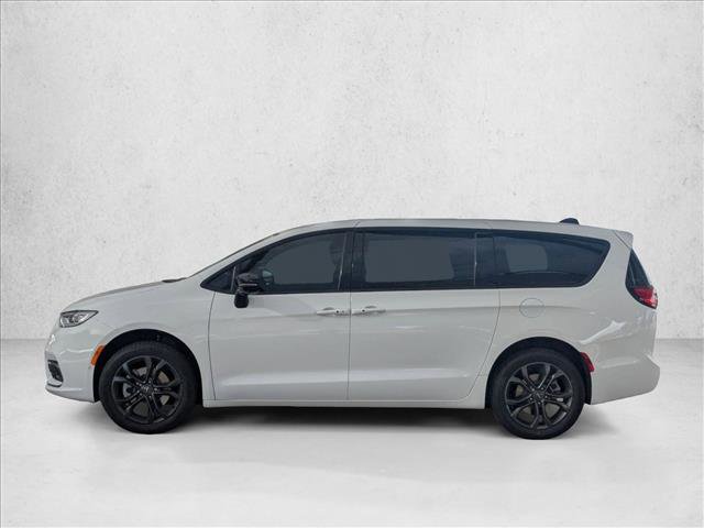 New 2026 Chrysler Pacifica Select image 5