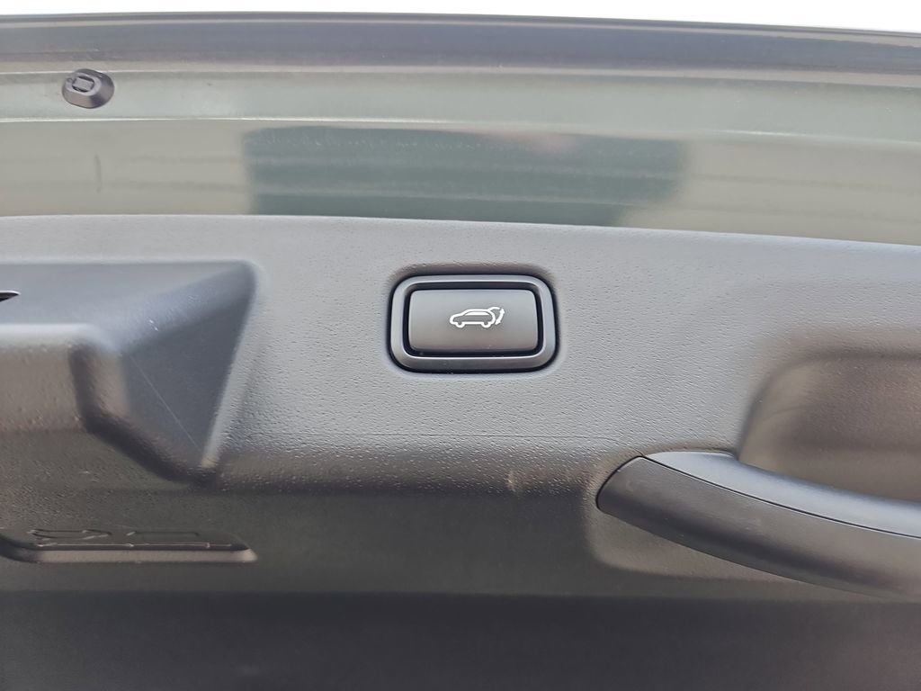 Used 2023 Kia Niro SX Touring image 17