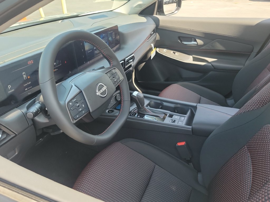 New 2027 Nissan Sentra SR w/ Floor Mat Package FWD image 3