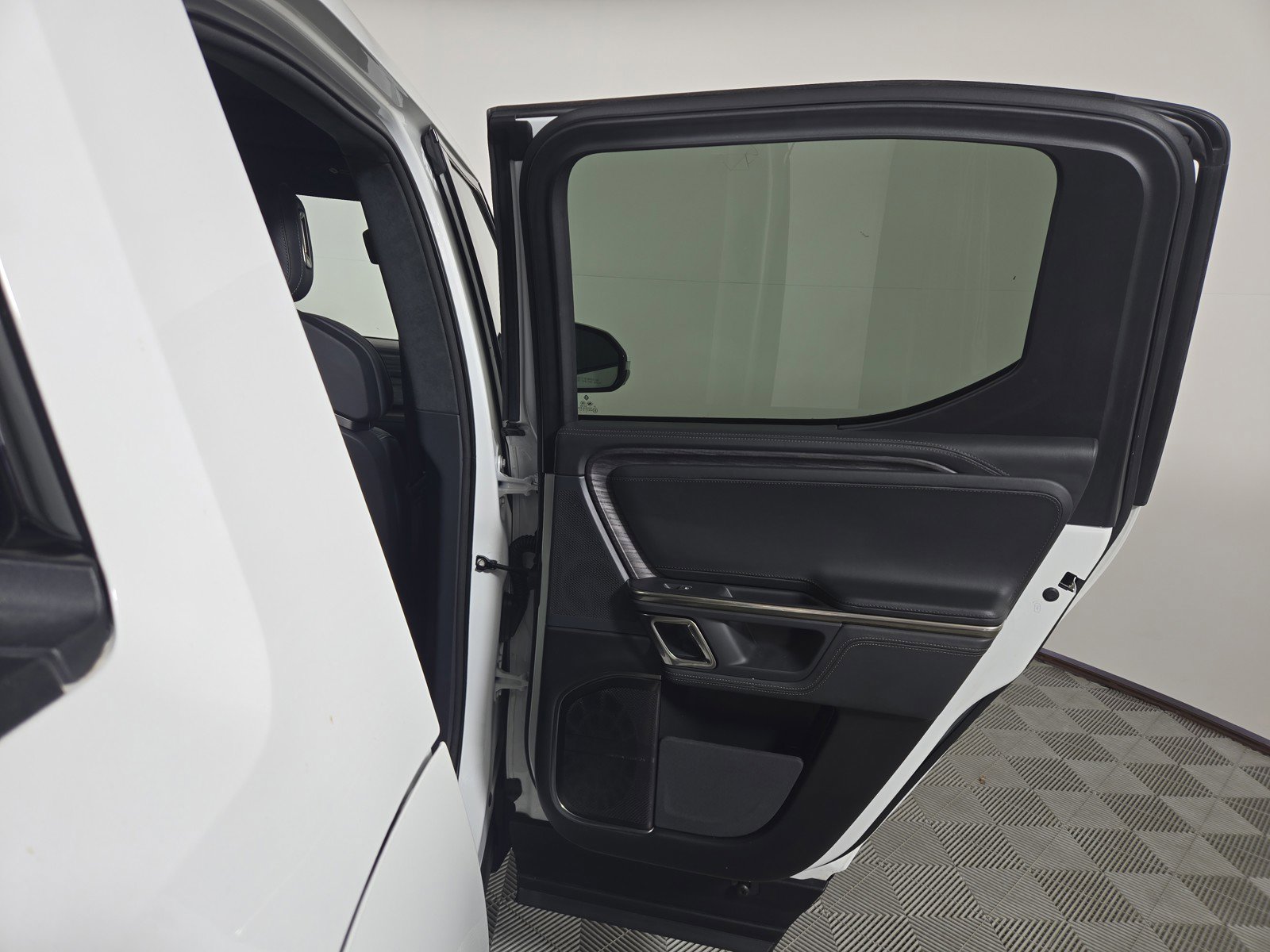 Used 2022 Rivian R1T Launch Edition image 18