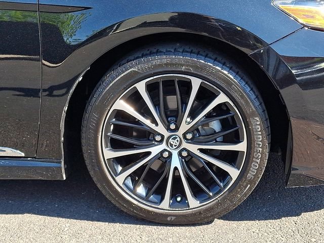 Used 2018 Toyota Camry SE w/ Moonroof Package FWD image 8