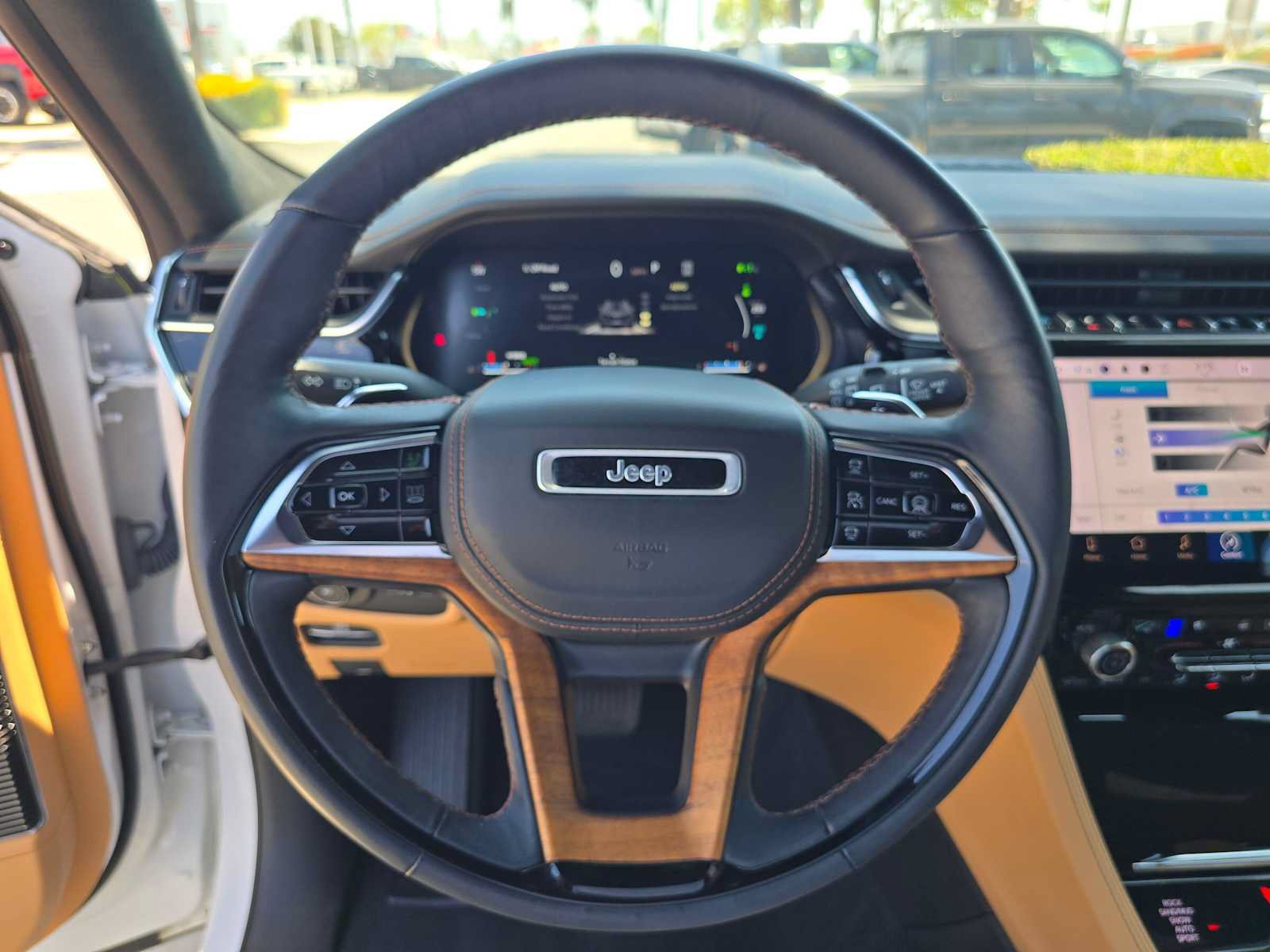 Used 2022 Jeep Grand Cherokee Summit AWD/4WD image 24