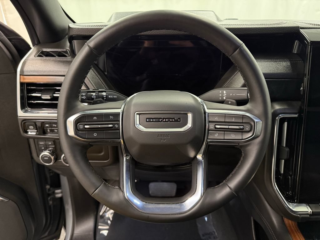 Used 2025 GMC Yukon Denali AWD/4WD image 12