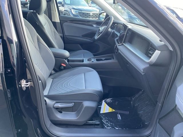 New 2025 Volkswagen Tiguan SE image 48