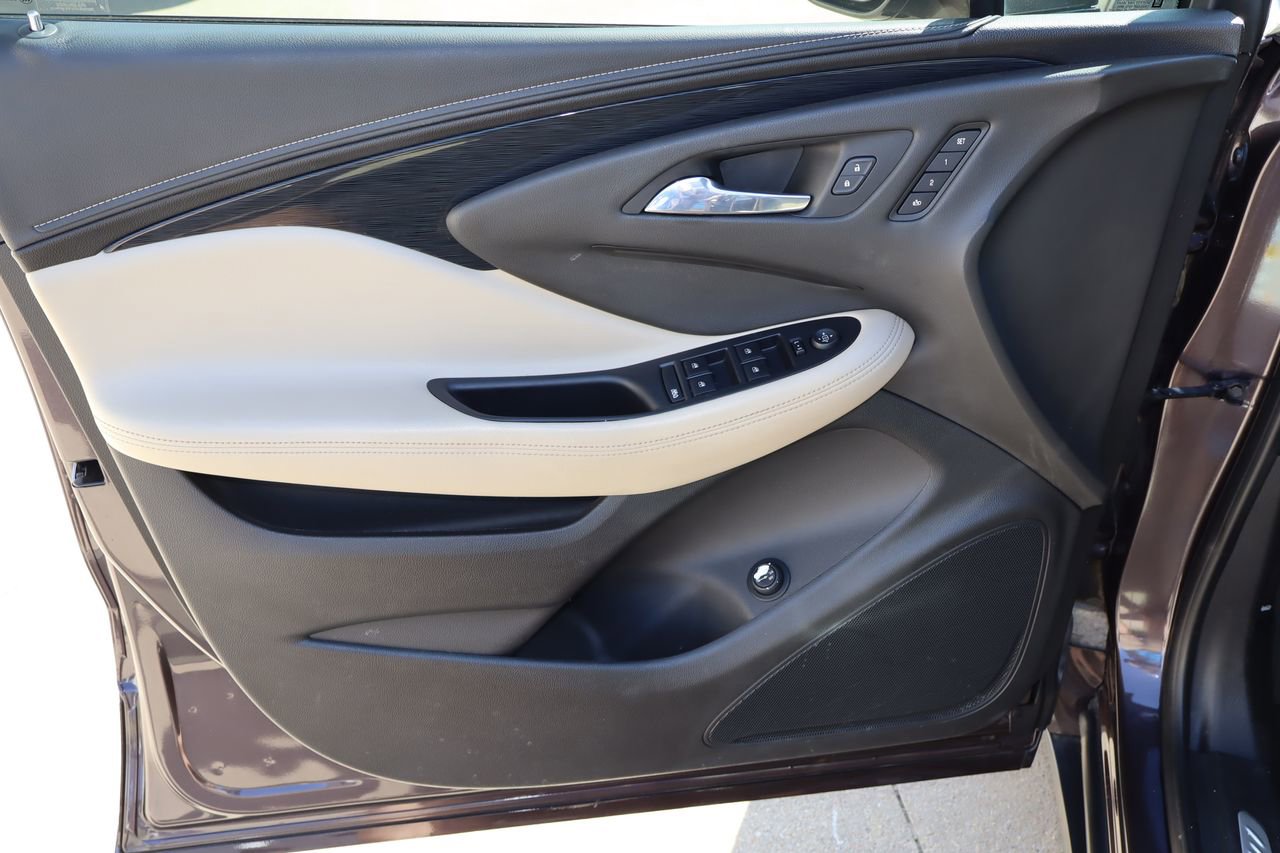 Used 2017 Buick Envision Essence FWD image 19