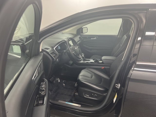 Used 2018 Ford Edge Titanium image 12