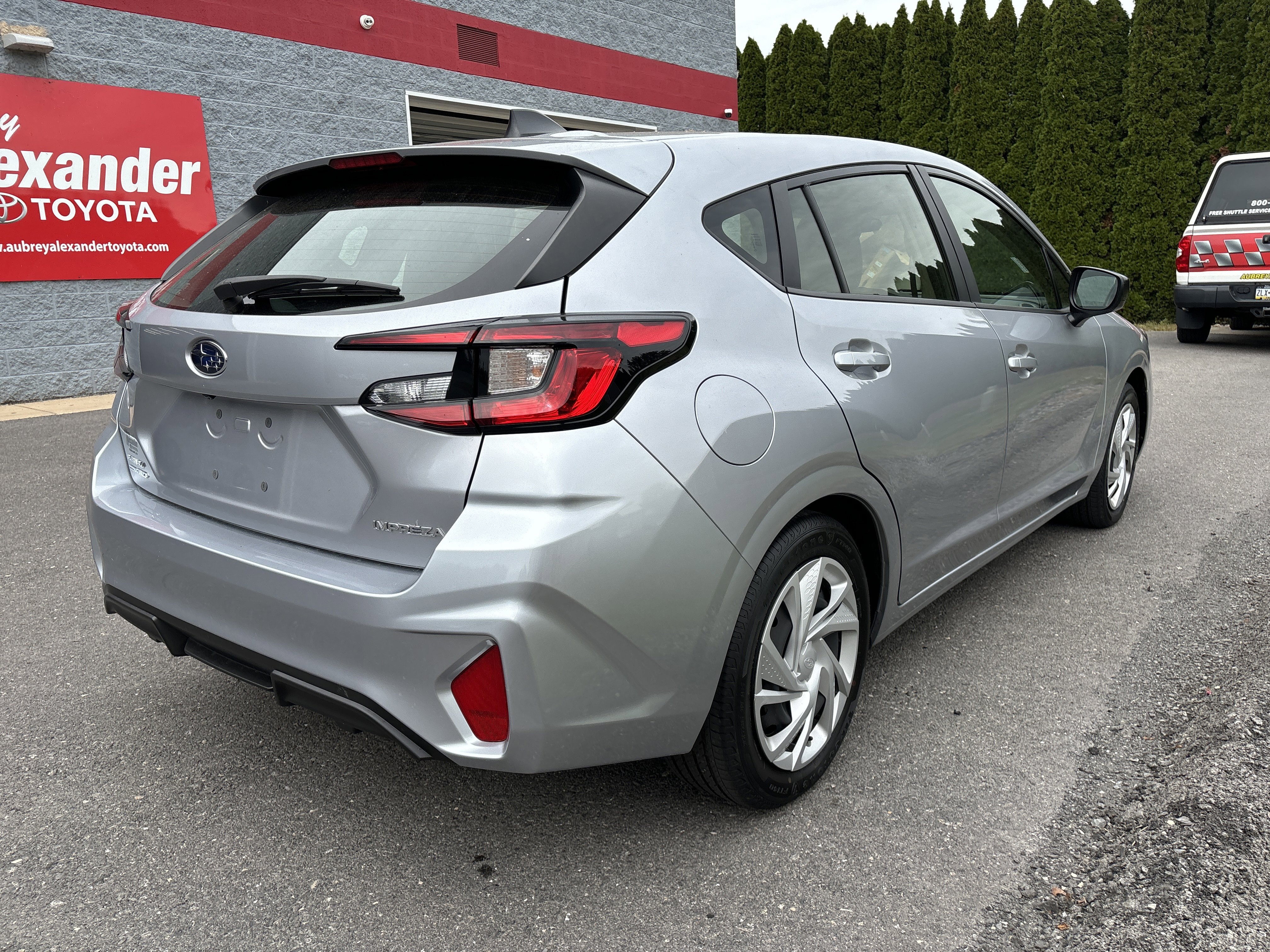 Used 2024 Subaru Impreza 2.0i image 3