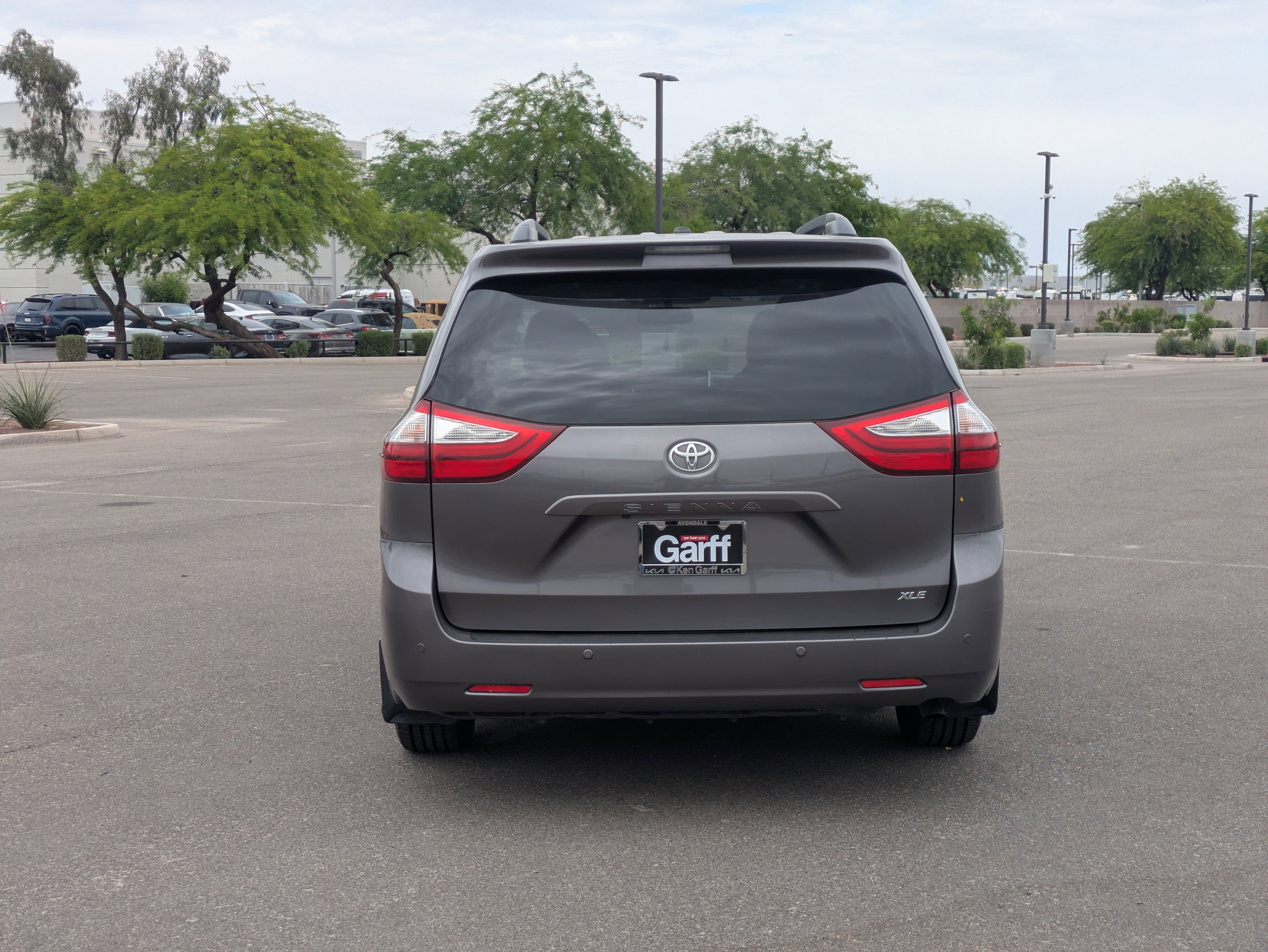 Used 2017 Toyota Sienna XLE w/ XLE Navigation Package FWD image 4