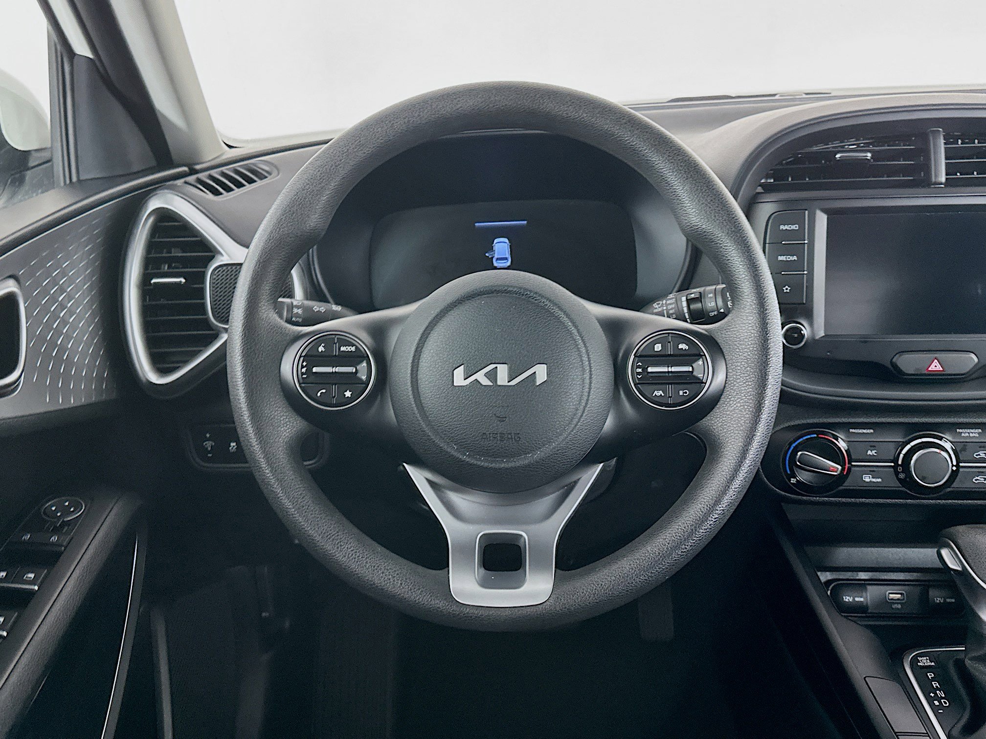 Used 2025 Kia Soul LX w/ LX Technology Package image 18