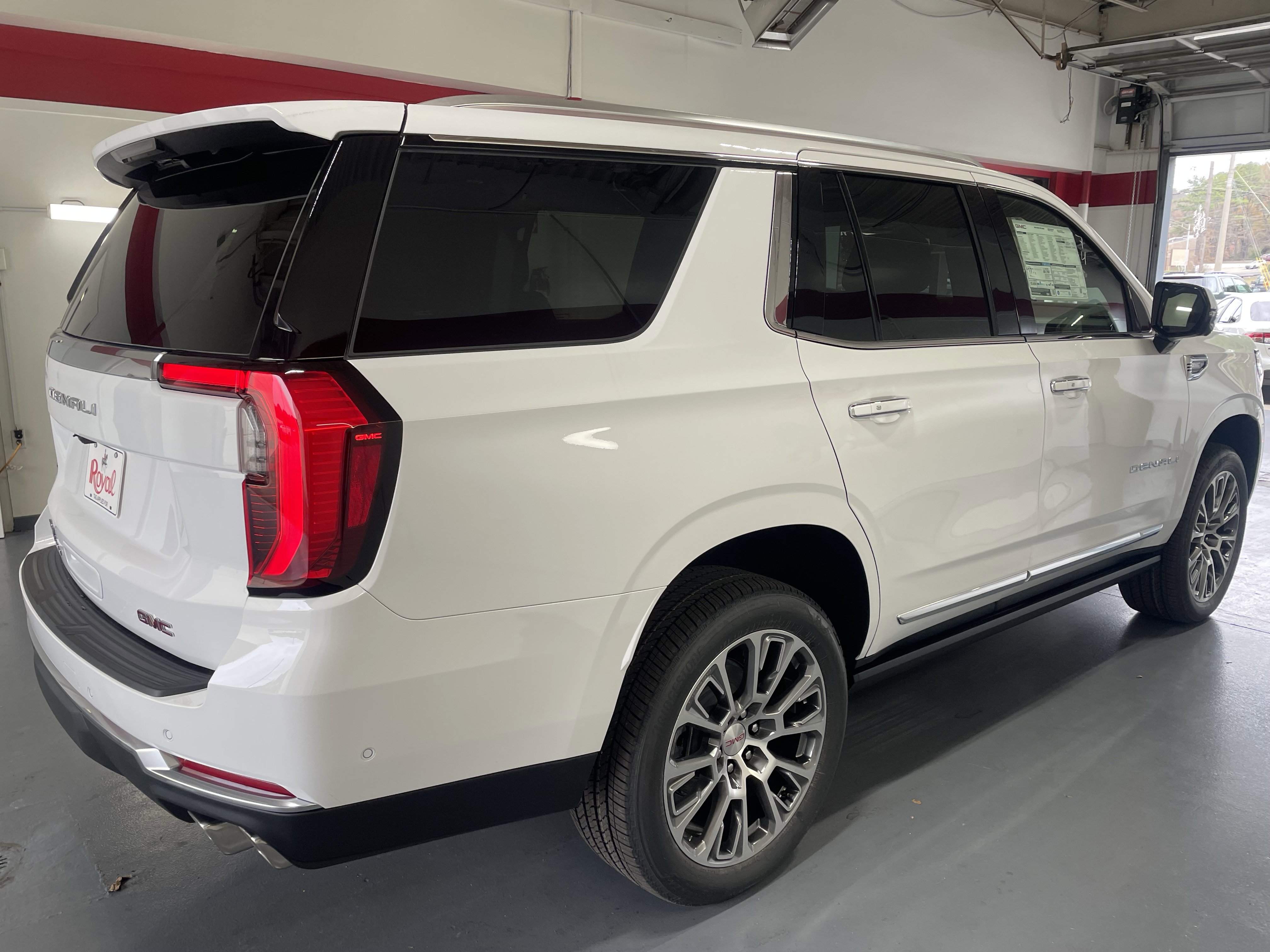 New 2026 GMC Yukon Denali w/ Sun & Power Step Package image 4