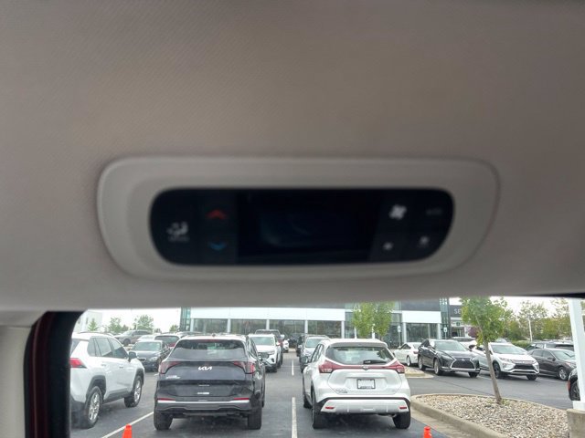 Used 2018 Chrysler Pacifica Touring-L w/ Tire & Wheel Group FWD image 30