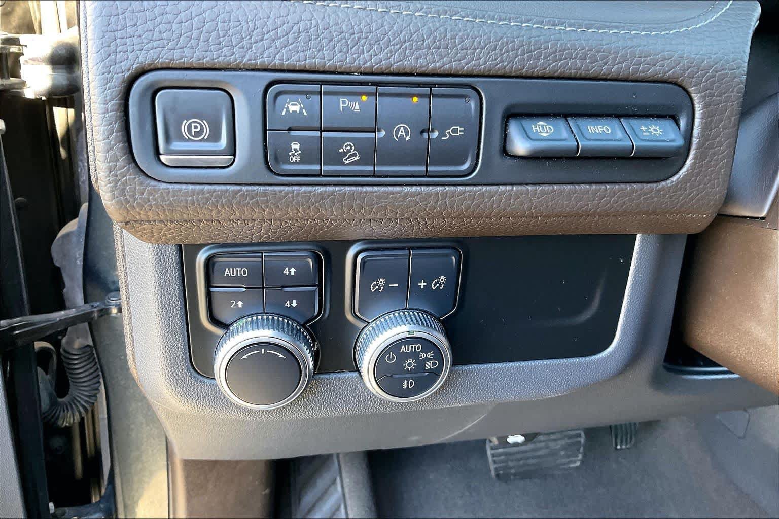 Used 2021 GMC Yukon Denali w/ Denali Premium Package AWD/4WD image 42