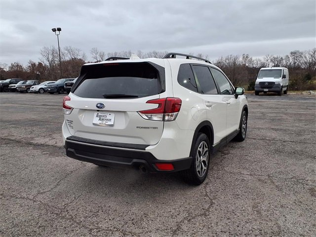 Used 2022 Subaru Forester Premium image 12
