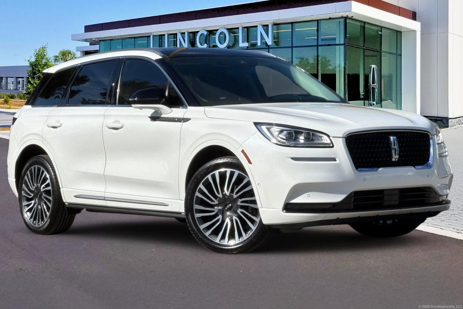 Used 2021 Lincoln Corsair Reserve w/ Equipment Group 201A image 2