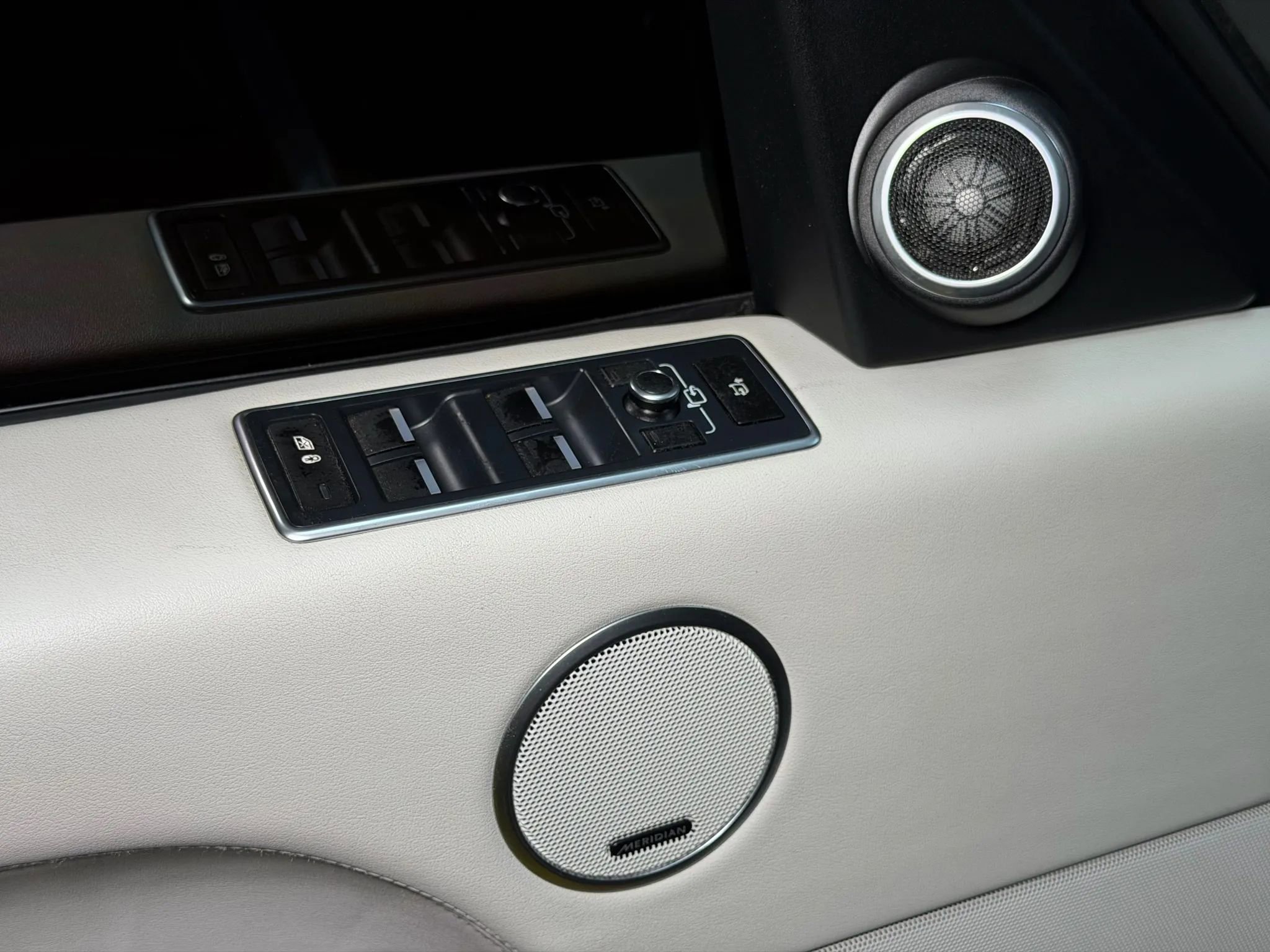 Used 2014 Land Rover Range Rover Supercharged image 36