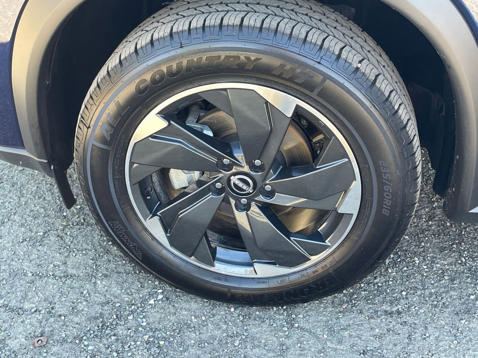 Used 2025 Nissan Rogue SV image 32