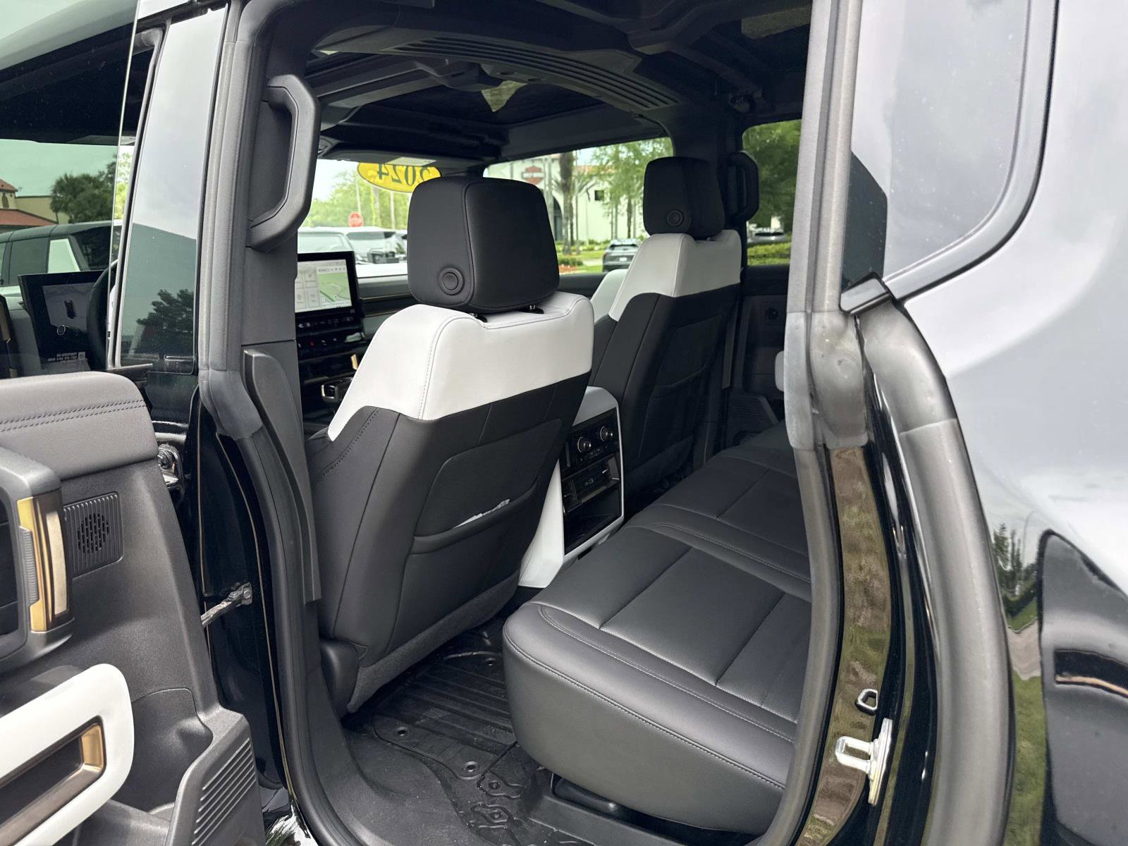 Used 2024 GMC Hummer EV 2X w/ LPO, Illumination Package AWD/4WD image 13