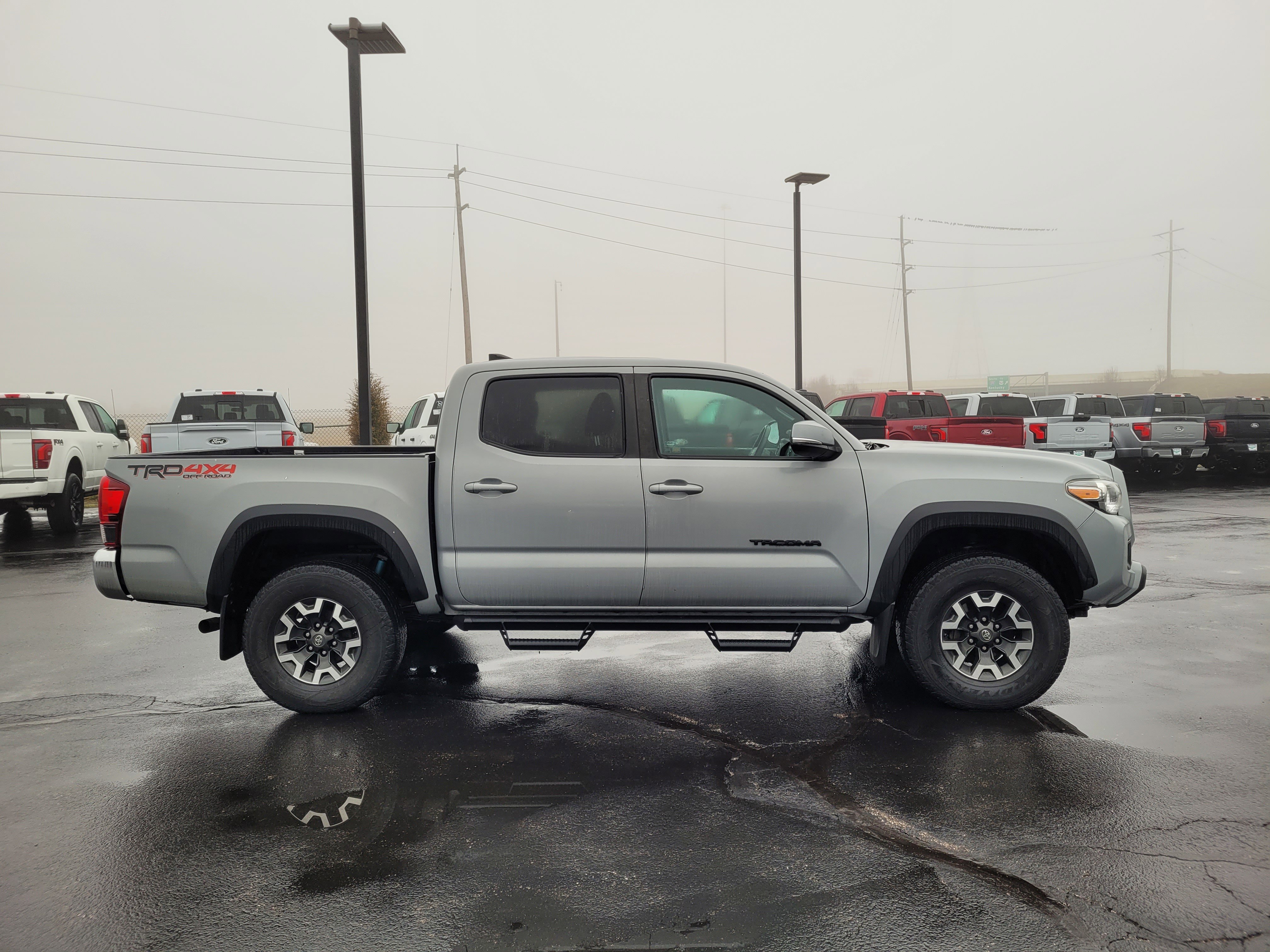 Used 2019 Toyota Tacoma TRD Off-Road image 2