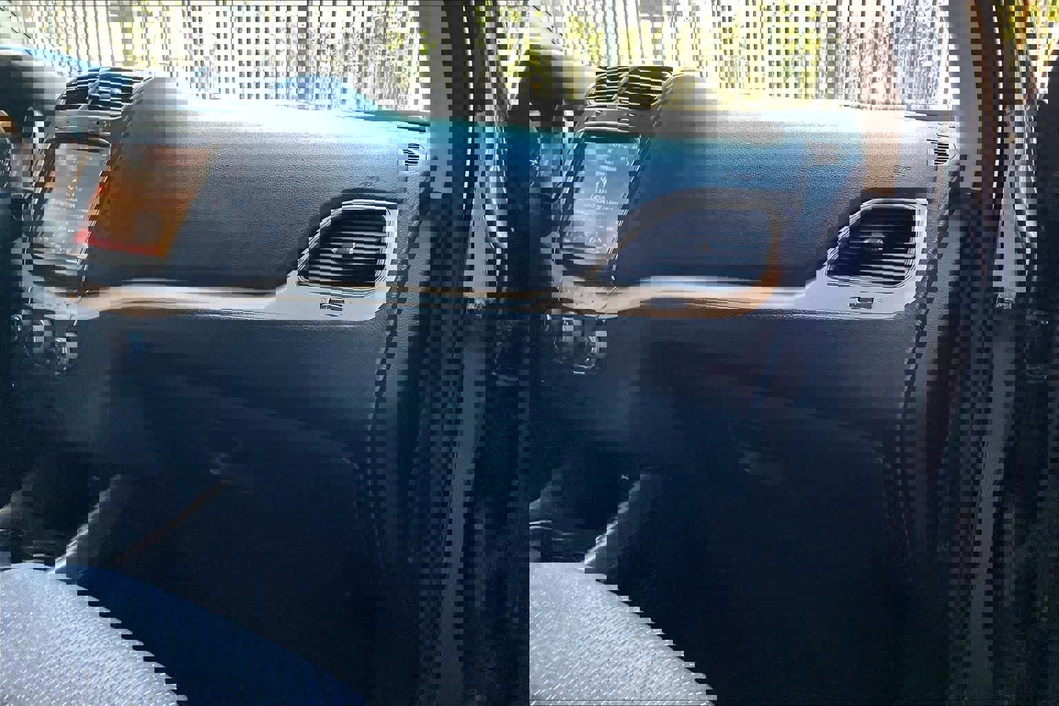 Used 2019 Dodge Journey SE image 18