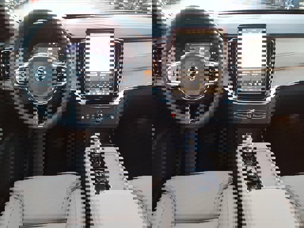 New 2026 Volvo XC90 B6 Ultra w/ Protection Package image 13