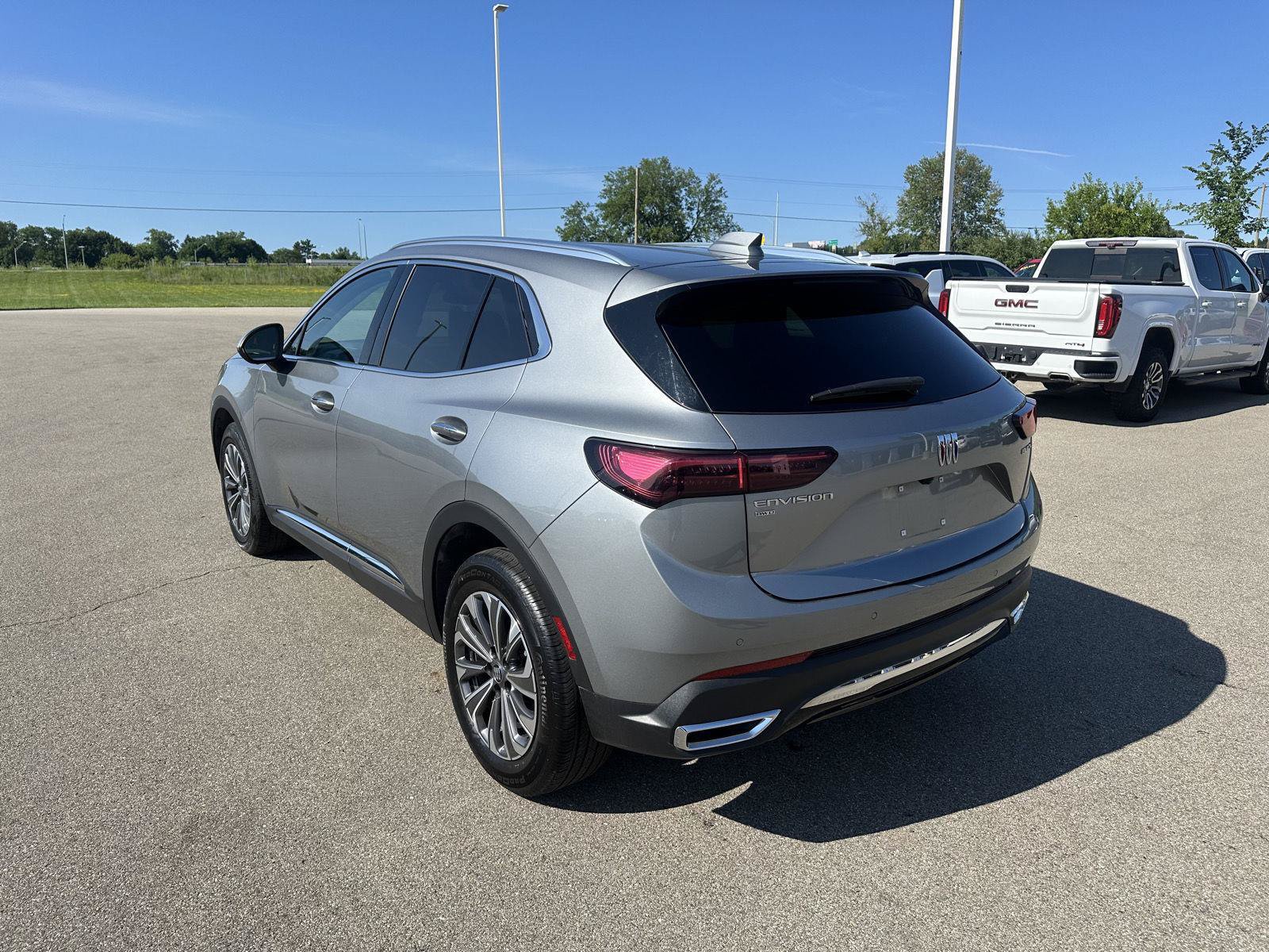 Used 2024 Buick Envision Preferred AWD/4WD image 3
