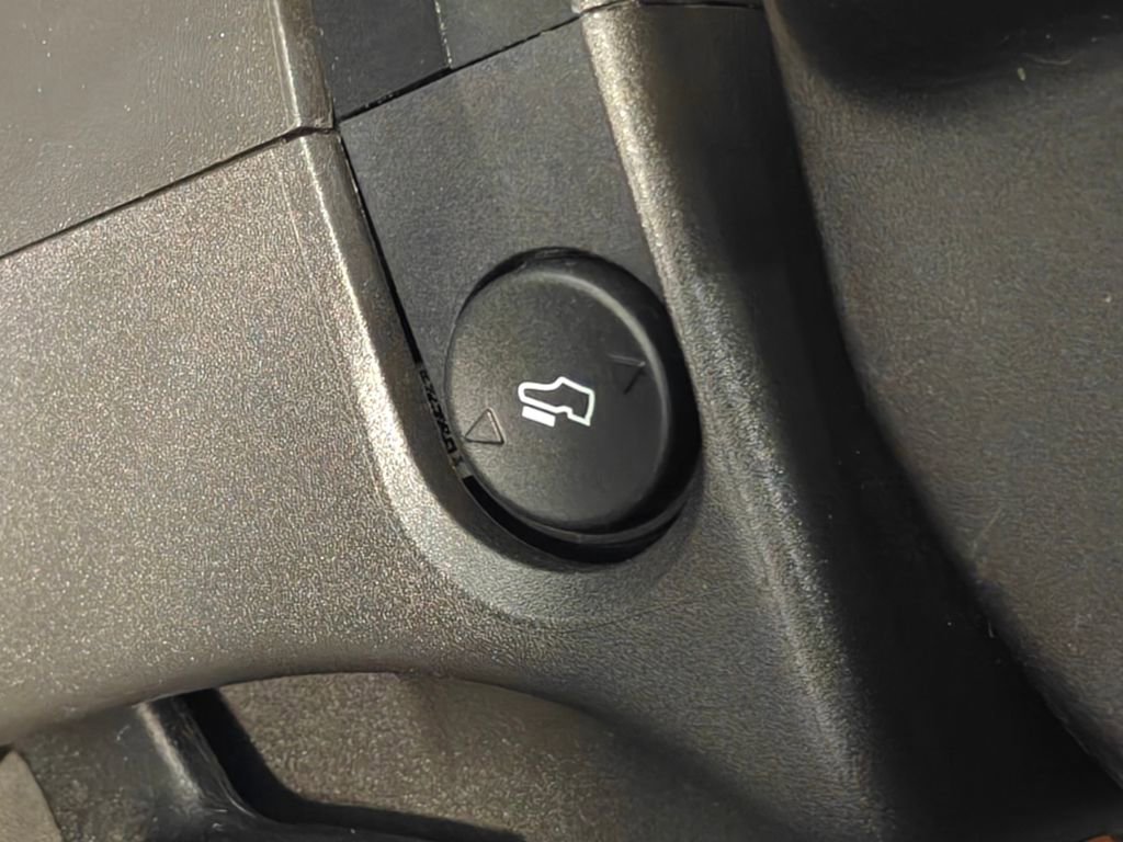 Used 2015 Ford F250 Lariat w/ Chrome Package image 11