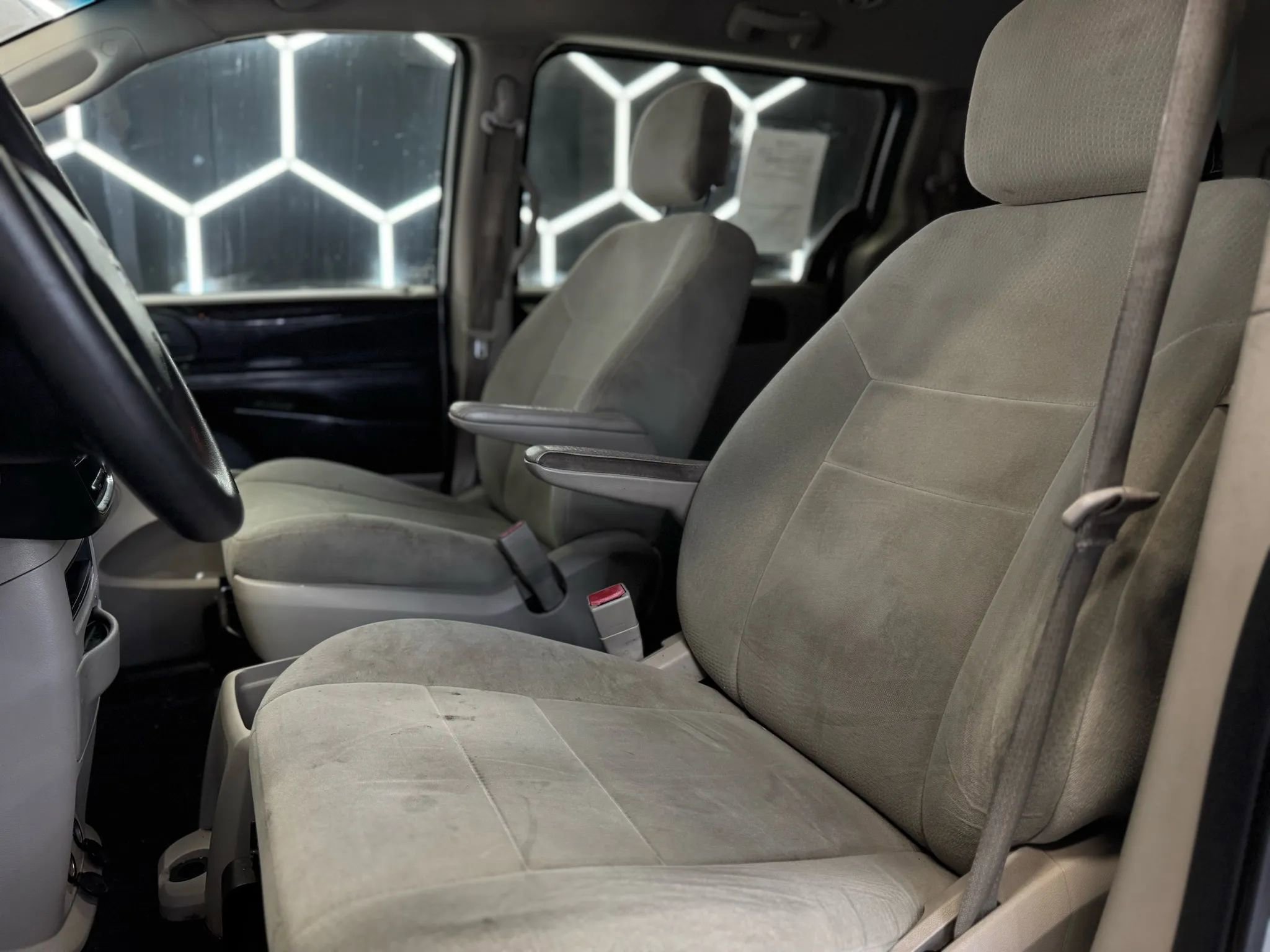 Used 2012 Dodge Grand Caravan SXT FWD image 14