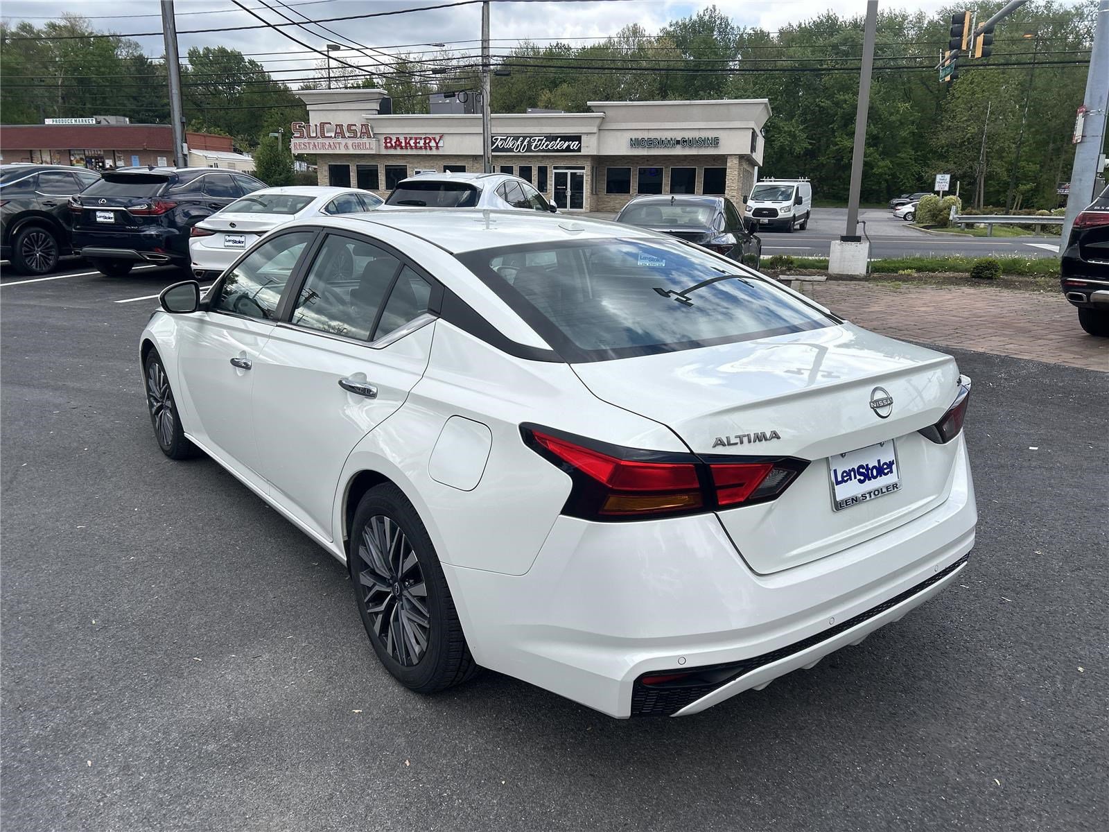 Used 2023 Nissan Altima 2.5 SV image 3