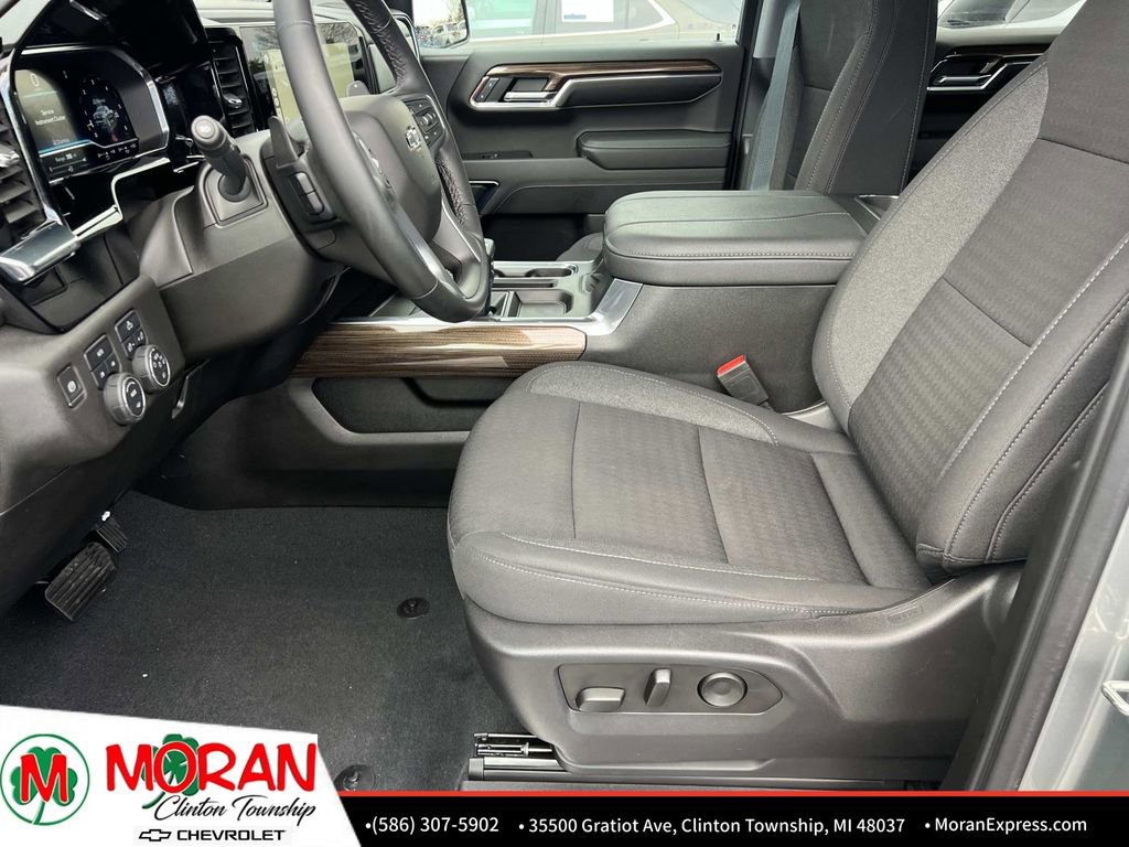 Certified 2023 Chevrolet Silverado 1500 RST w/ Redline Edition AWD/4WD image 17