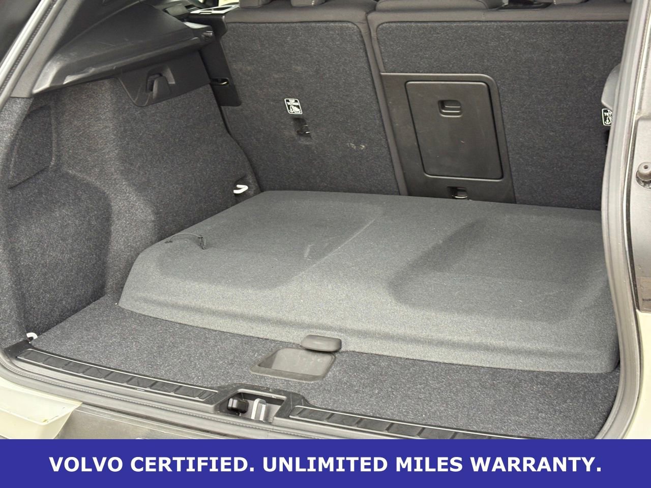 Certified 2025 Volvo XC40 B5 Core AWD/4WD image 36