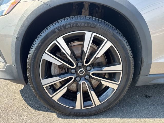 Used 2020 Volvo V60 T5 Cross Country image 9