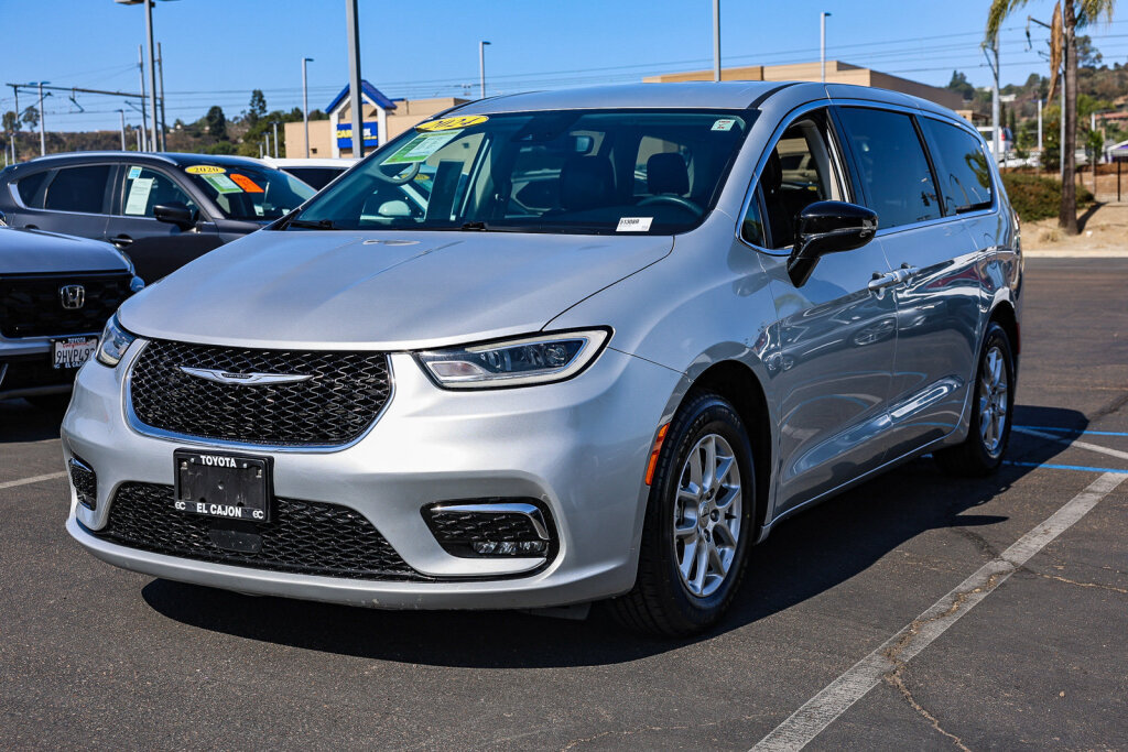 Used 2024 Chrysler Pacifica Touring-L FWD image 20