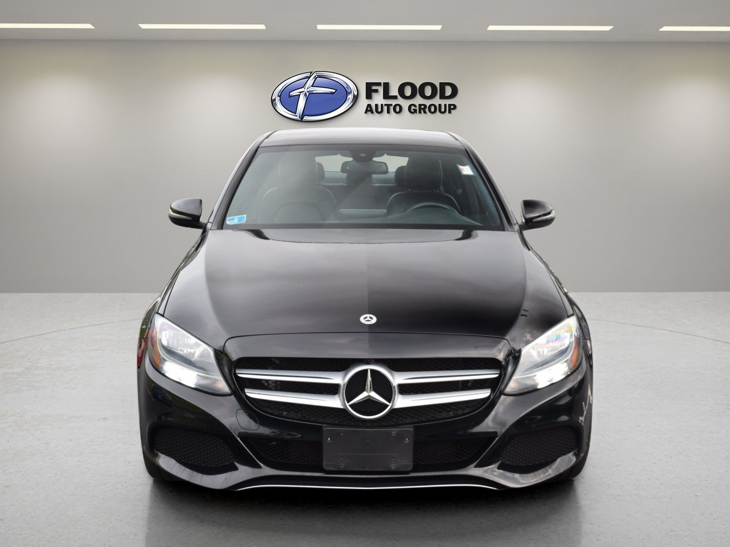 Used 2018 Mercedes-Benz C 300 4MATIC Sedan image 2