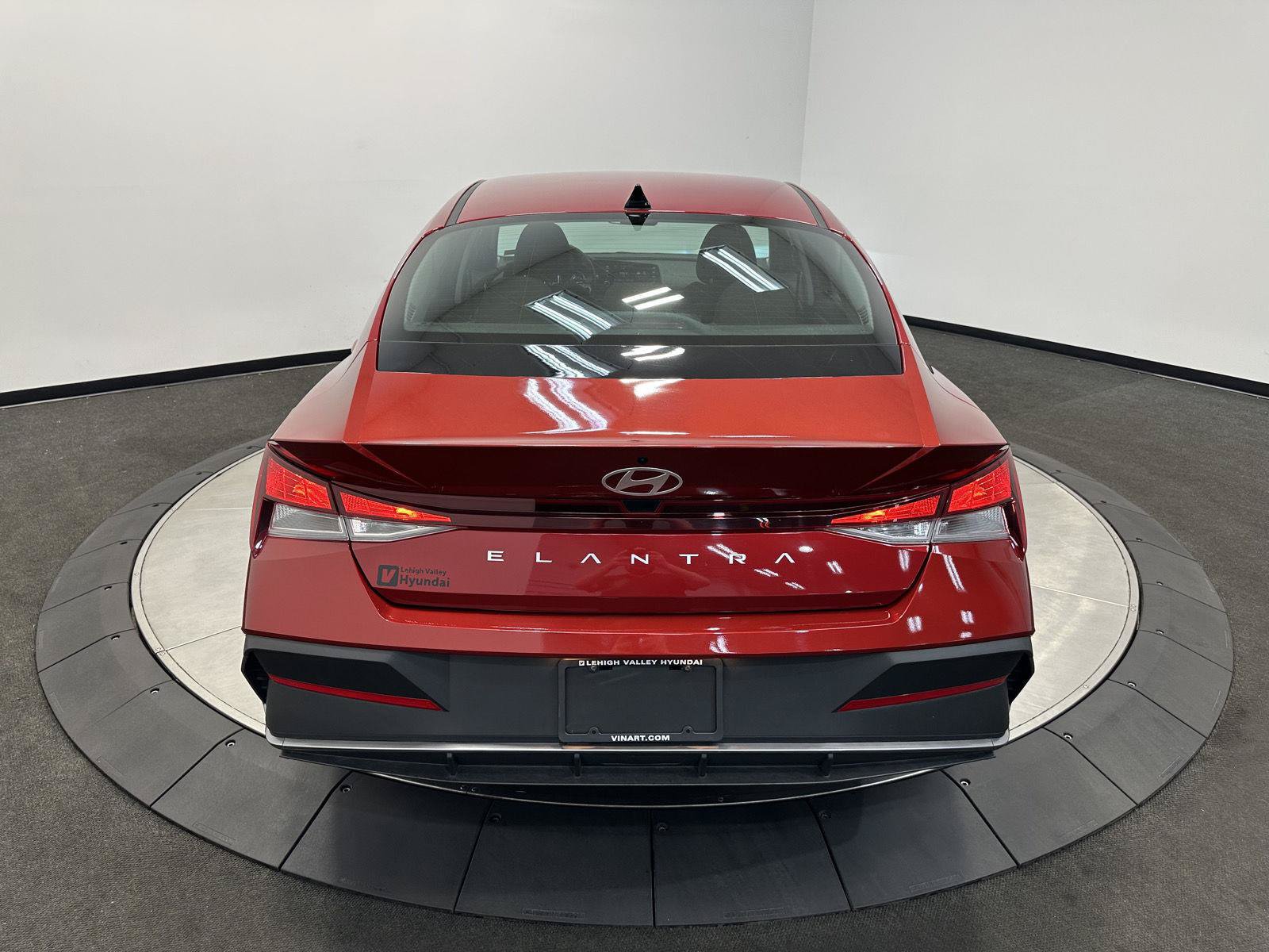 Certified 2024 Hyundai Elantra SE FWD image 6
