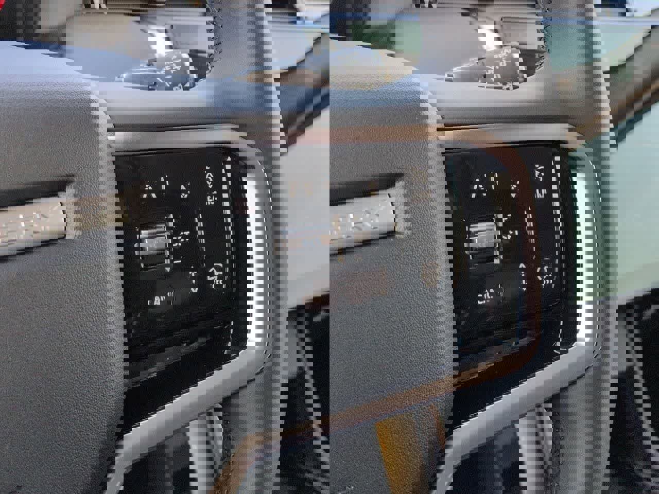 Certified 2025 Land Rover Discovery Sport S image 25