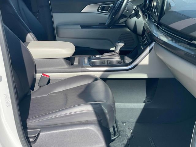 Used 2024 Kia Carnival LX FWD image 25