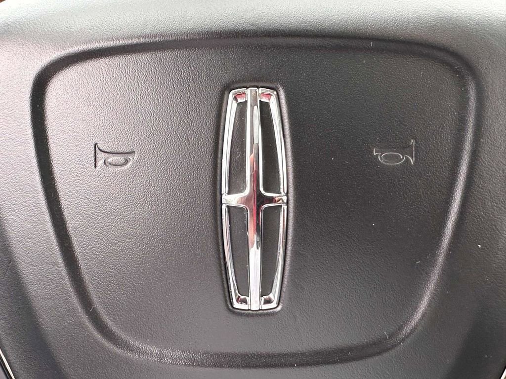 Used 2023 Lincoln Nautilus Reserve w/ Luxury Package image 24