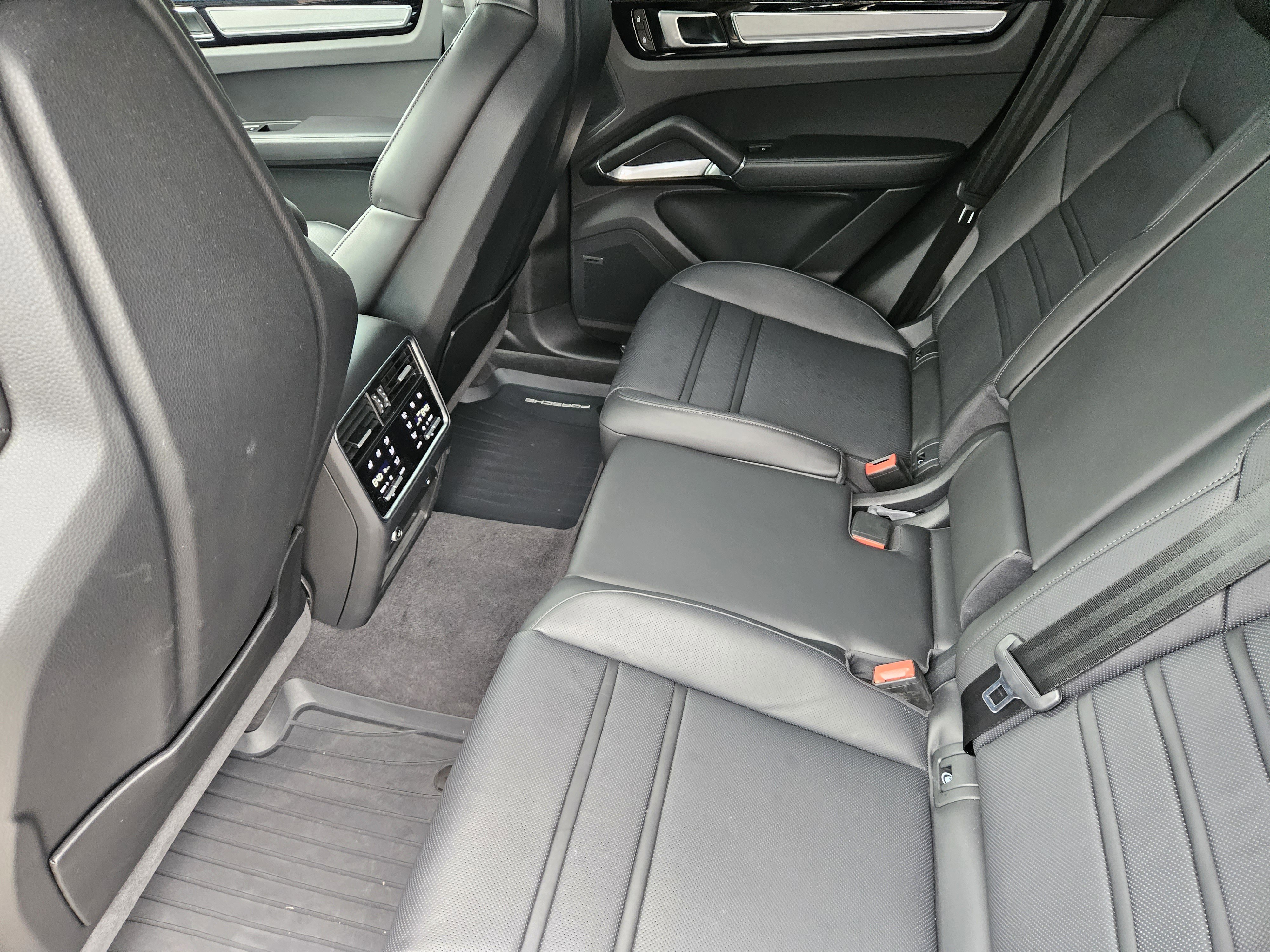 Certified 2022 Porsche Cayenne Turbo image 28