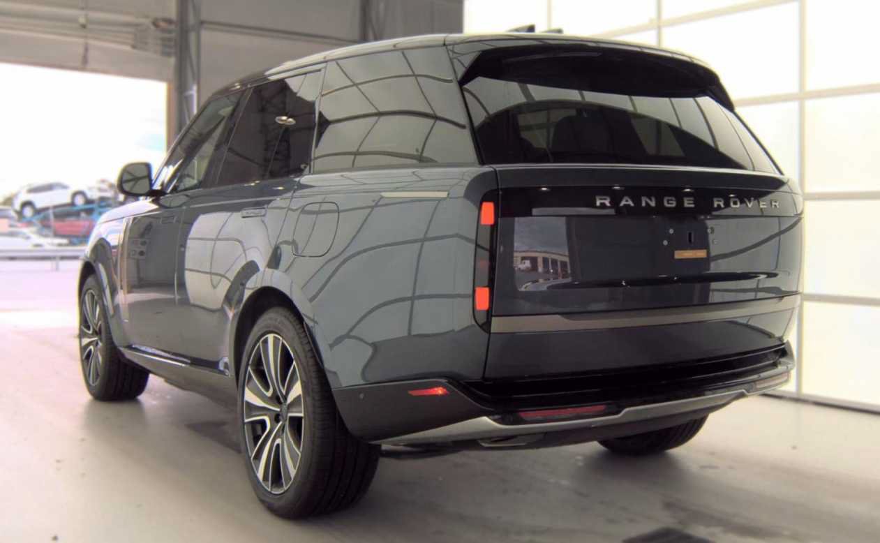 Used 2026 Land Rover Range Rover SE AWD/4WD image 5