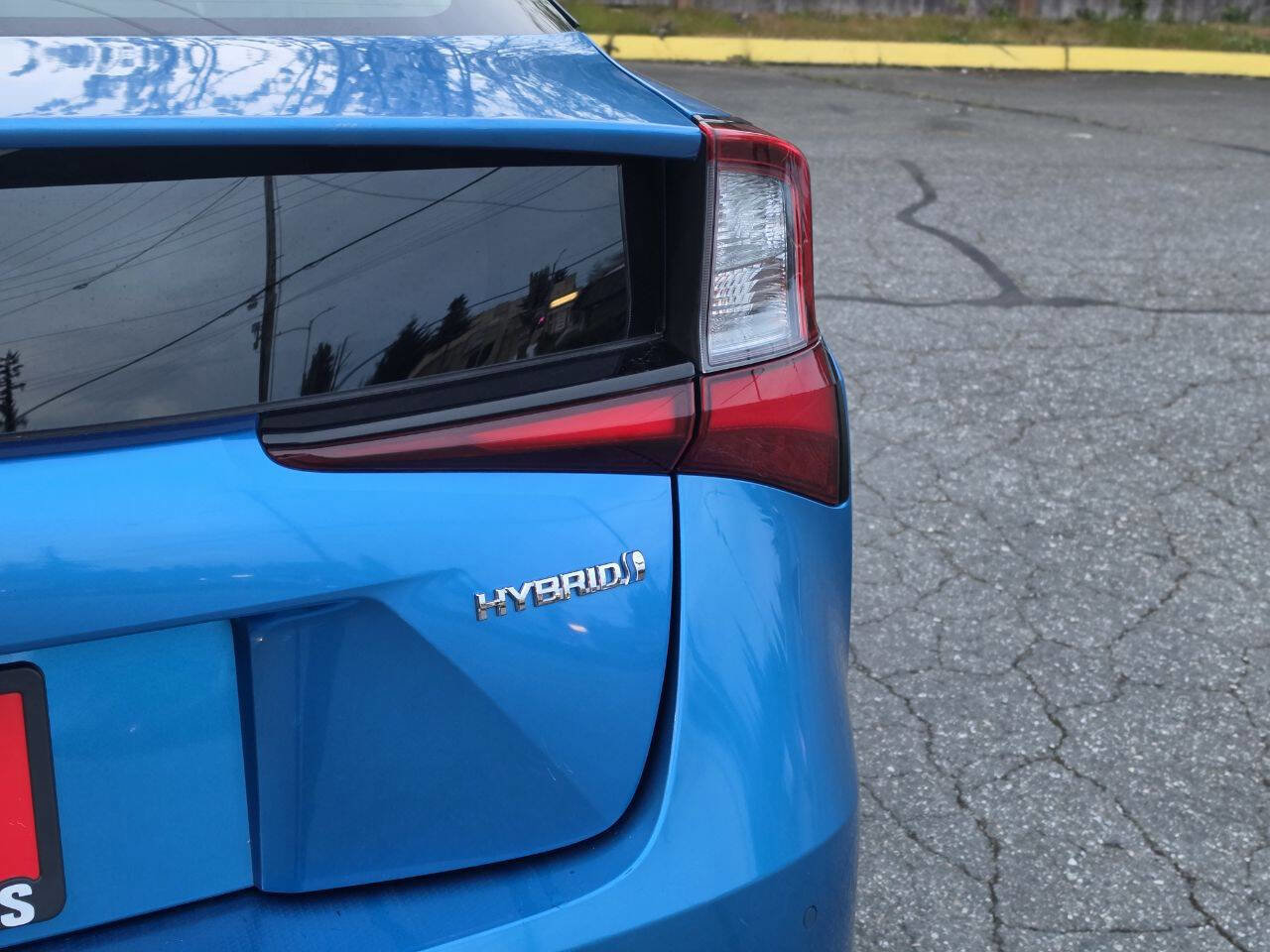 Used 2019 Toyota Prius LE FWD image 15