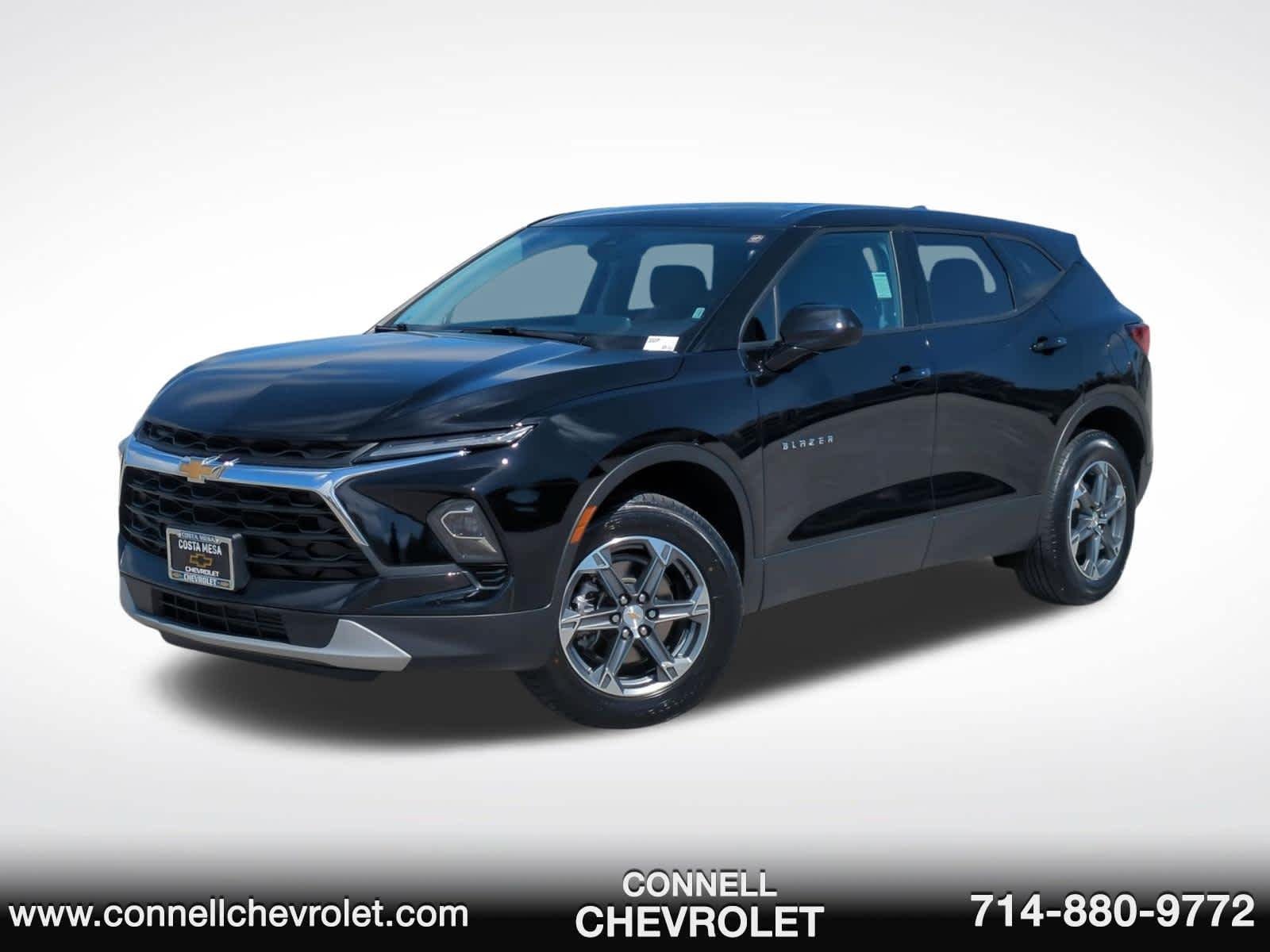 Used 2025 Chevrolet Blazer LT FWD image 1