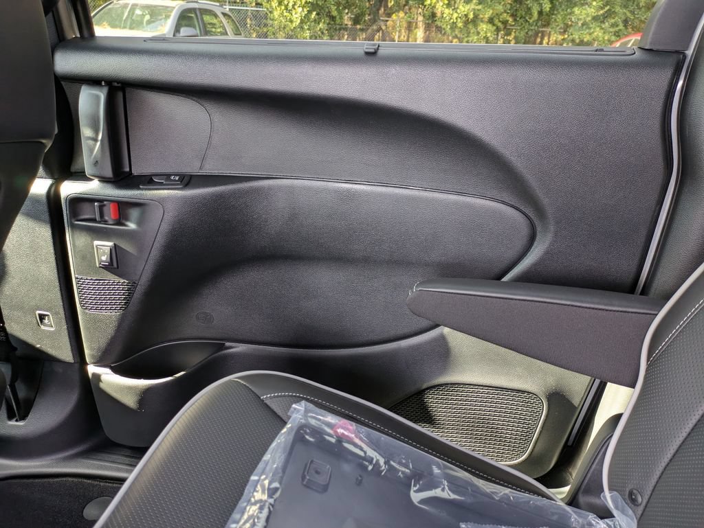New 2026 Chrysler Pacifica Limited FWD image 29