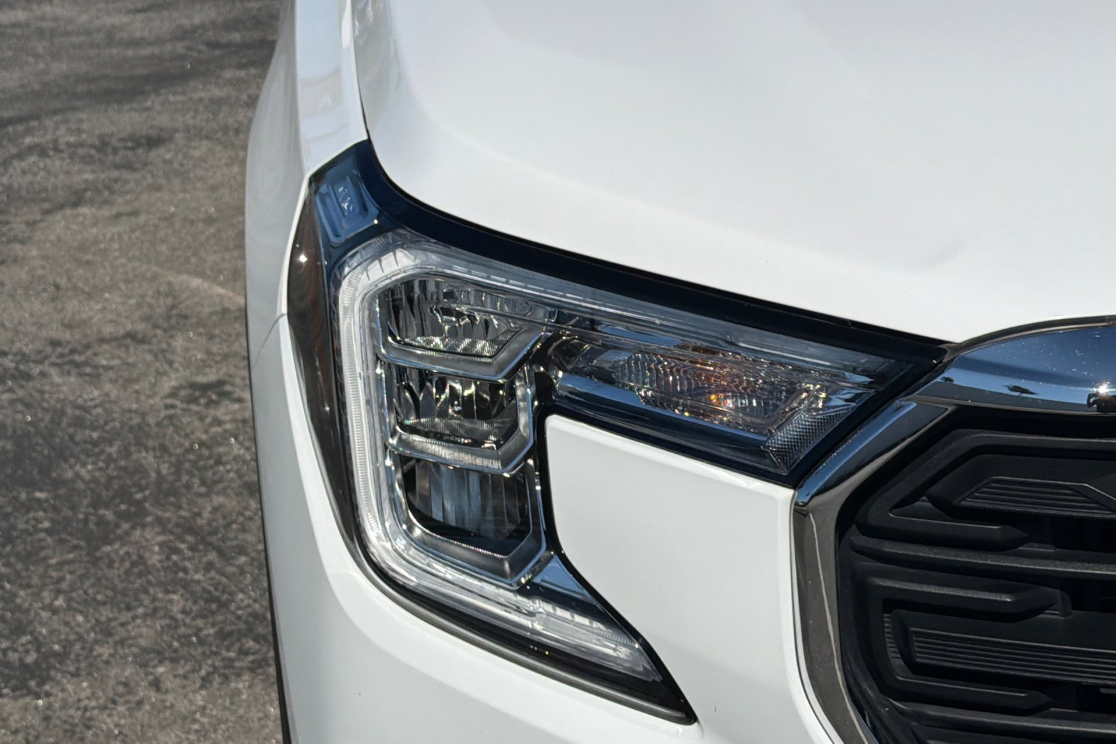 Used 2024 GMC Terrain SLE FWD image 38