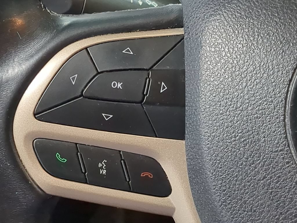 Used 2017 Jeep Cherokee Latitude w/ Comfort/Convenience Group AWD/4WD image 29