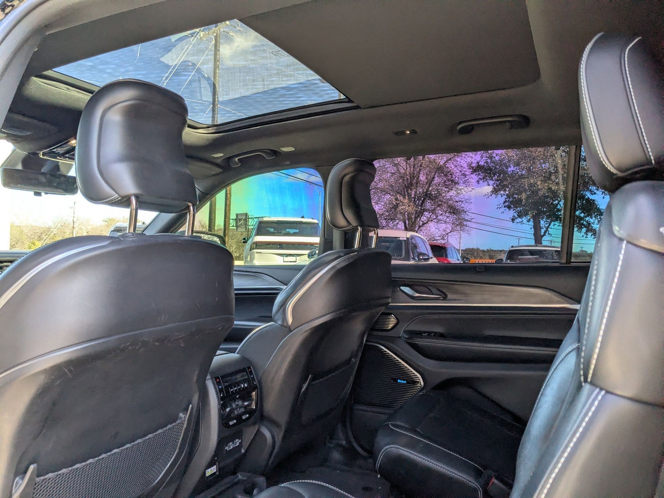 Used 2022 Jeep Grand Cherokee L Overland w/ Advanced Protech Group III image 20