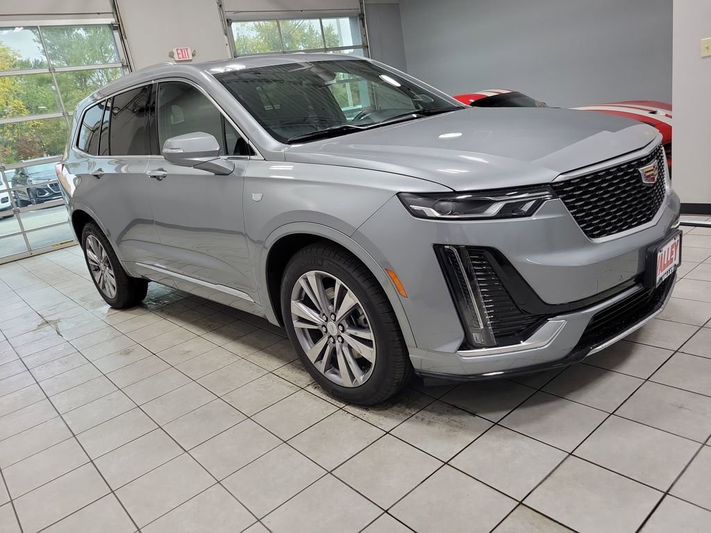 Used 2025 Cadillac XT6 Premium Luxury image 40
