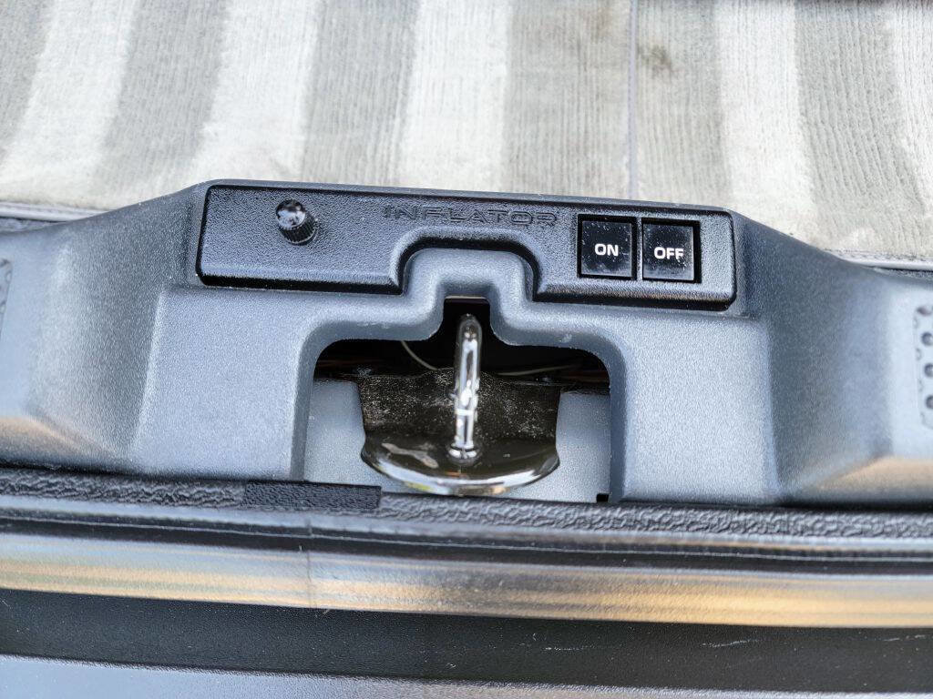 Used 1994 Pontiac Bonneville SSE FWD image 6