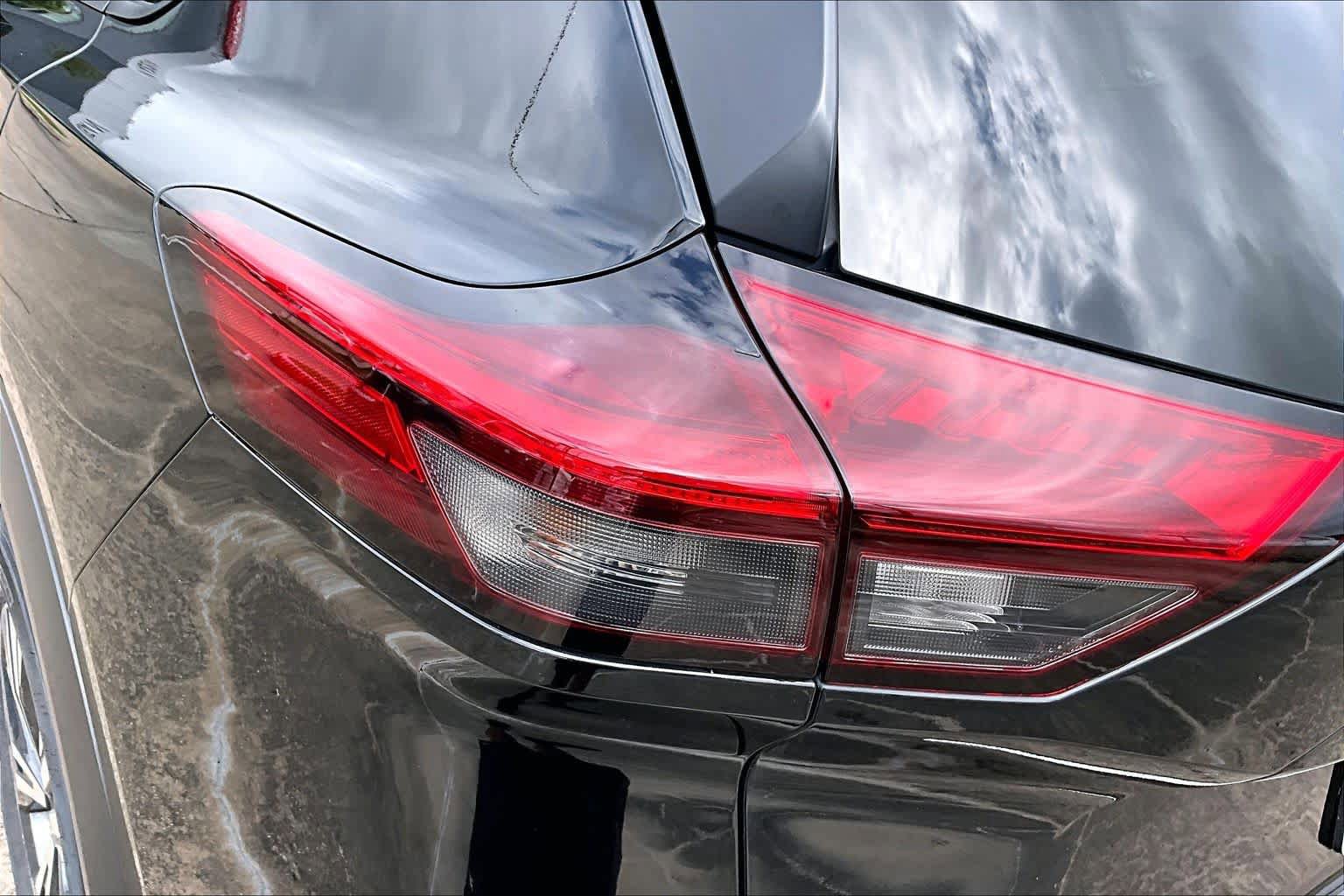 Certified 2023 Nissan Rogue SV FWD image 28