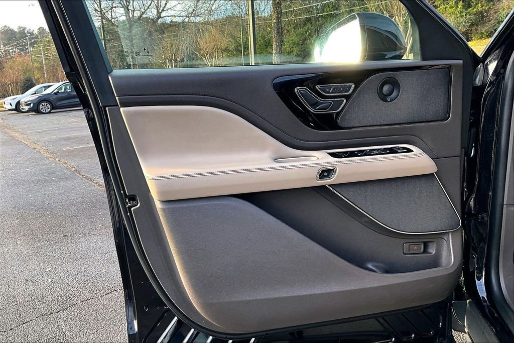 Used 2022 Lincoln Aviator Reserve w/ Equipment Group 201A RWD image 23