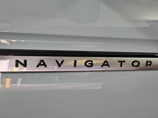 New 2025 Lincoln Navigator L Reserve AWD/4WD image 23